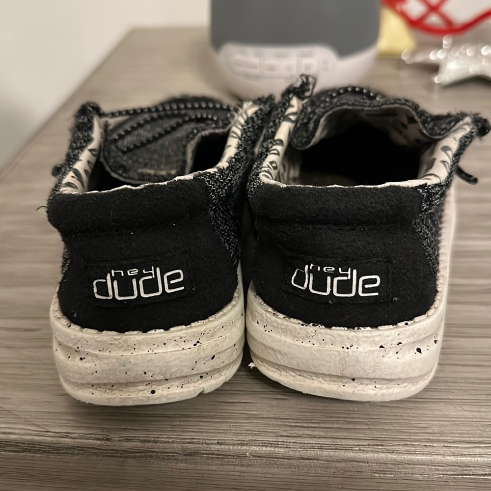 Toddler size 9 hey dudes